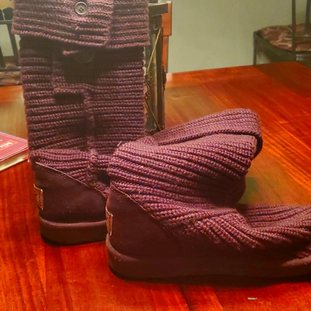 Knit knee high ugg boots size 9